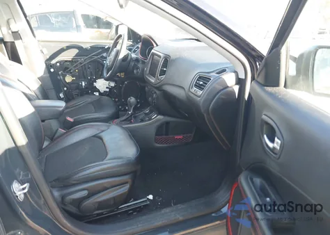 2018 Jeep Compass Trailhawk 4X4 z USA, uszkodzony, nr VIN 3C4NJDDB9JT191802